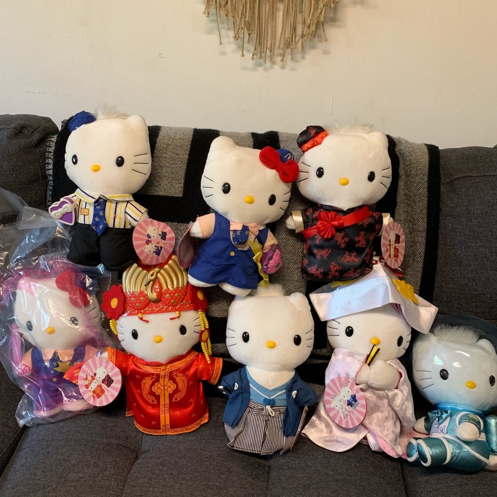 HELLO KITTY COLLECTIBLE PLUSH/STUFFED TOYS